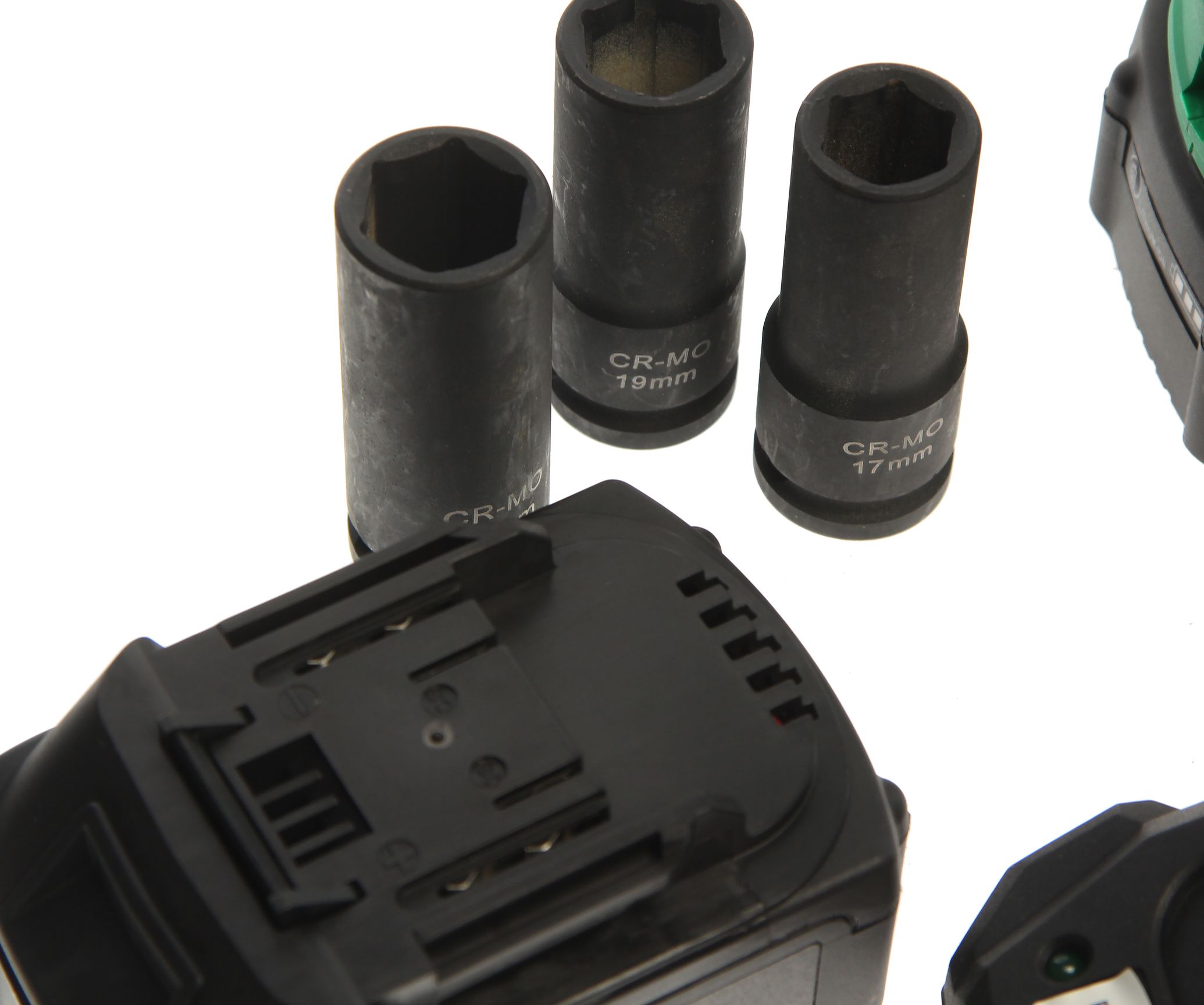 Гайковерт RF-WT02F1161 ударный аккумул. 1/2",головки17,19,21мм(2 БАТАРЕИ,20V,5.0AH LI-ION,1550об/мин,3 реж.усилия:130,400,1356Нм)в кейсе ROCKFORCE/1/4